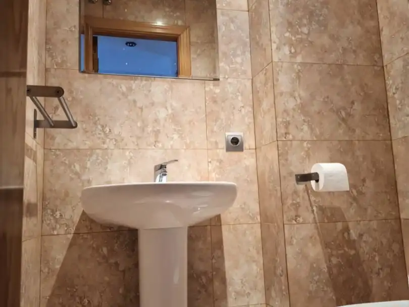 Habitación en Calle Esperanza, 27, La Guija Baño de Dúplex para compartir en Ciudad Real con Aire acondicionado, Calefacción y Amueblado