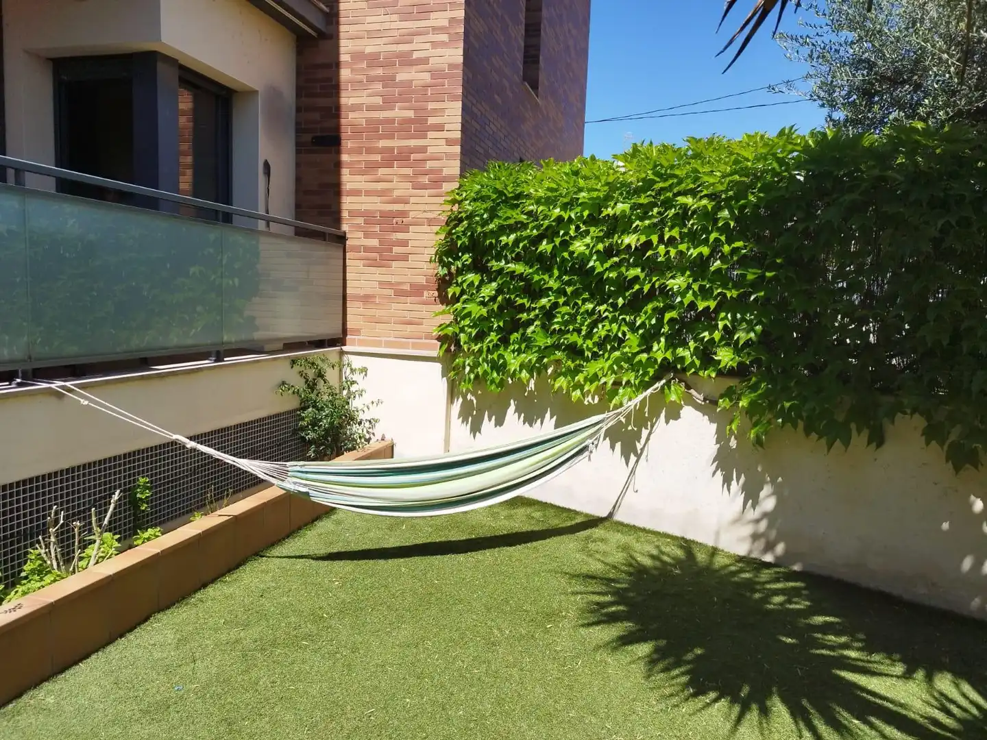 Pis de lloguer a Avinguda Espanya, 28, Segur de Calafell Terrassa de Pis de lloguer en Calafell amb Aire condicionat, Calefacció i Jardí privat