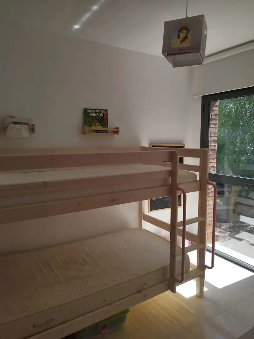 Pis de lloguer a Avinguda Espanya, 28, Segur de Calafell Dormitori de Pis de lloguer en Calafell amb Aire condicionat, Calefacció i Jardí privat