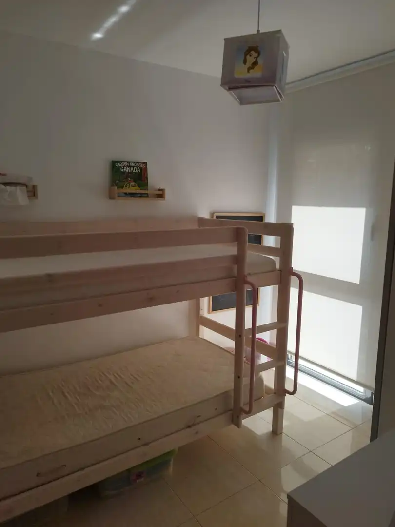 Pis de lloguer a Avinguda Espanya, 28, Segur de Calafell Dormitori de Pis de lloguer en Calafell amb Aire condicionat, Calefacció i Jardí privat