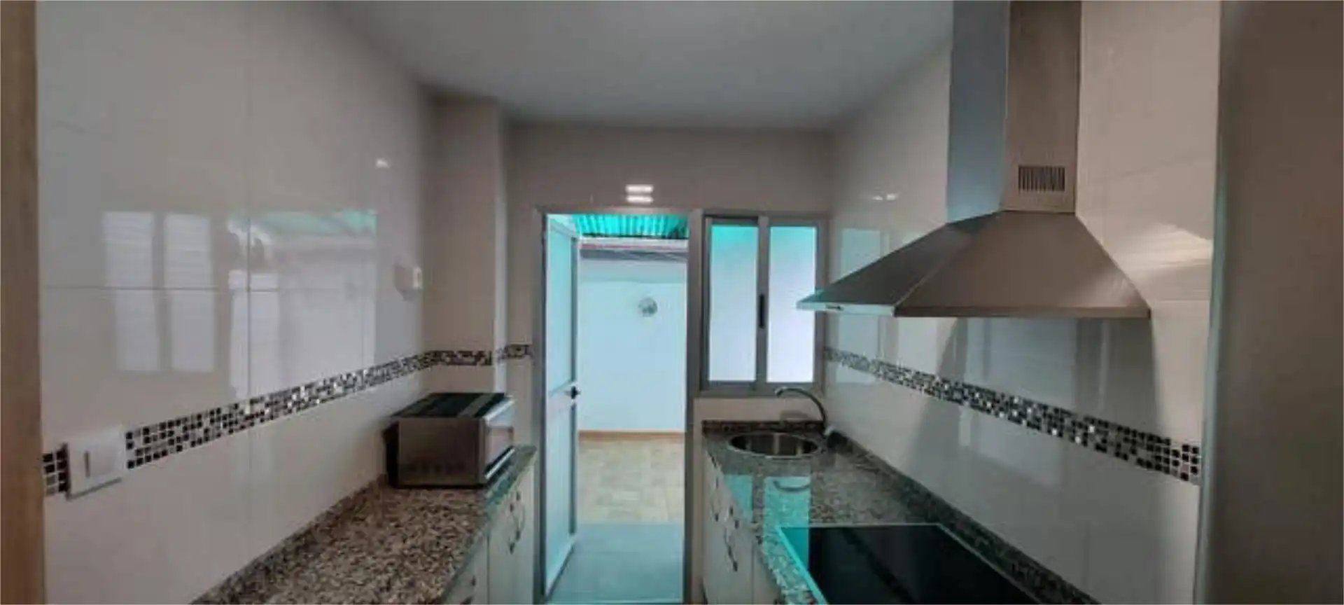 Piso de alquiler en Fuentepiña Cocina de Piso de alquiler en Huelva con Amueblado