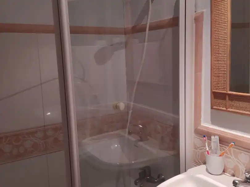 Badezimmer von Wohnung zur Miete in Rota mit Klimaanlage, Heizung und Möbliert
