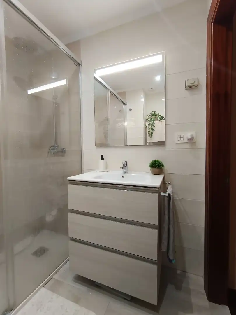 Piso en venta en Avenida Fernández Balsera, 32, Centro Baño de Piso en venta en Avilés con Calefacción, Parquet y Trastero