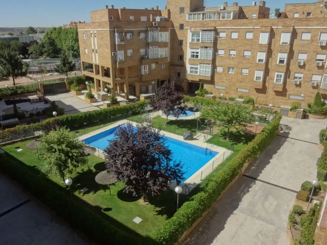 Pis de lloguer a Calle del Rio, 45, Fresnos I y II Piscina de Pis de lloguer en Torrejón de Ardoz amb Aire condicionat, Calefacció i Piscina