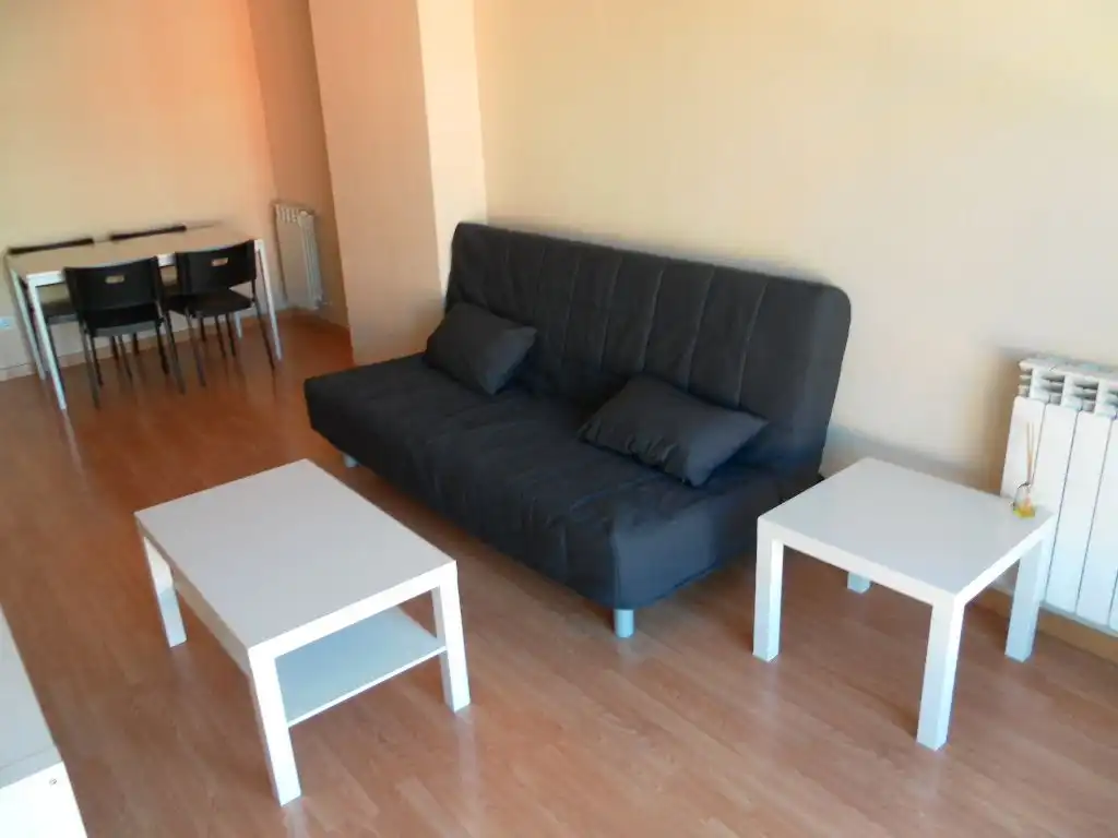 Pis de lloguer a Calle del Rio, 45, Fresnos I y II Sala d'estar de Pis de lloguer en Torrejón de Ardoz amb Aire condicionat, Calefacció i Piscina