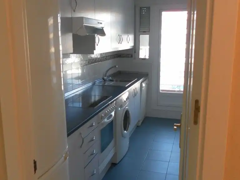 Pis de lloguer a Calle del Rio, 45, Fresnos I y II Cuina de Pis de lloguer en Torrejón de Ardoz amb Aire condicionat, Calefacció i Piscina