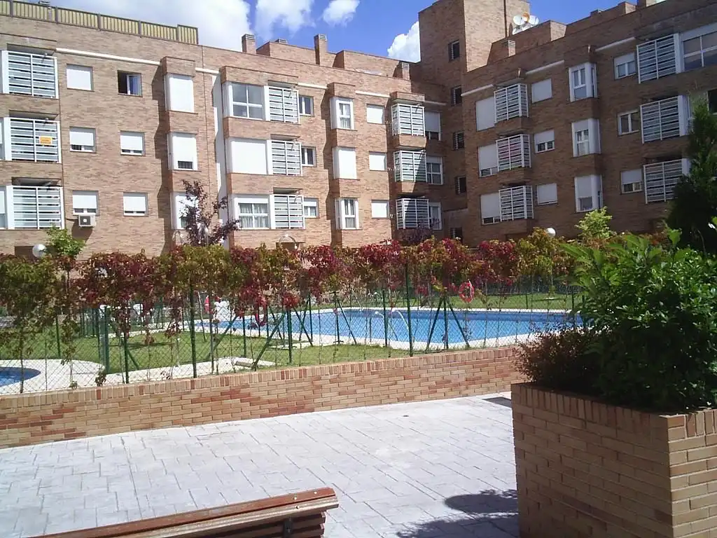 Pis de lloguer a Calle del Rio, 45, Fresnos I y II Piscina de Pis de lloguer en Torrejón de Ardoz amb Aire condicionat, Calefacció i Piscina