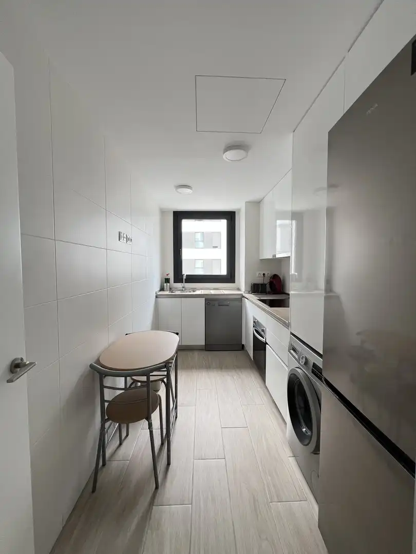 Piso de alquiler en Calle Escrit Ang Lopez de Ayala, 13e, Poniente-Sur Cocina de Piso de alquiler en Córdoba Capital con Aire acondicionado, Terraza y Piscina