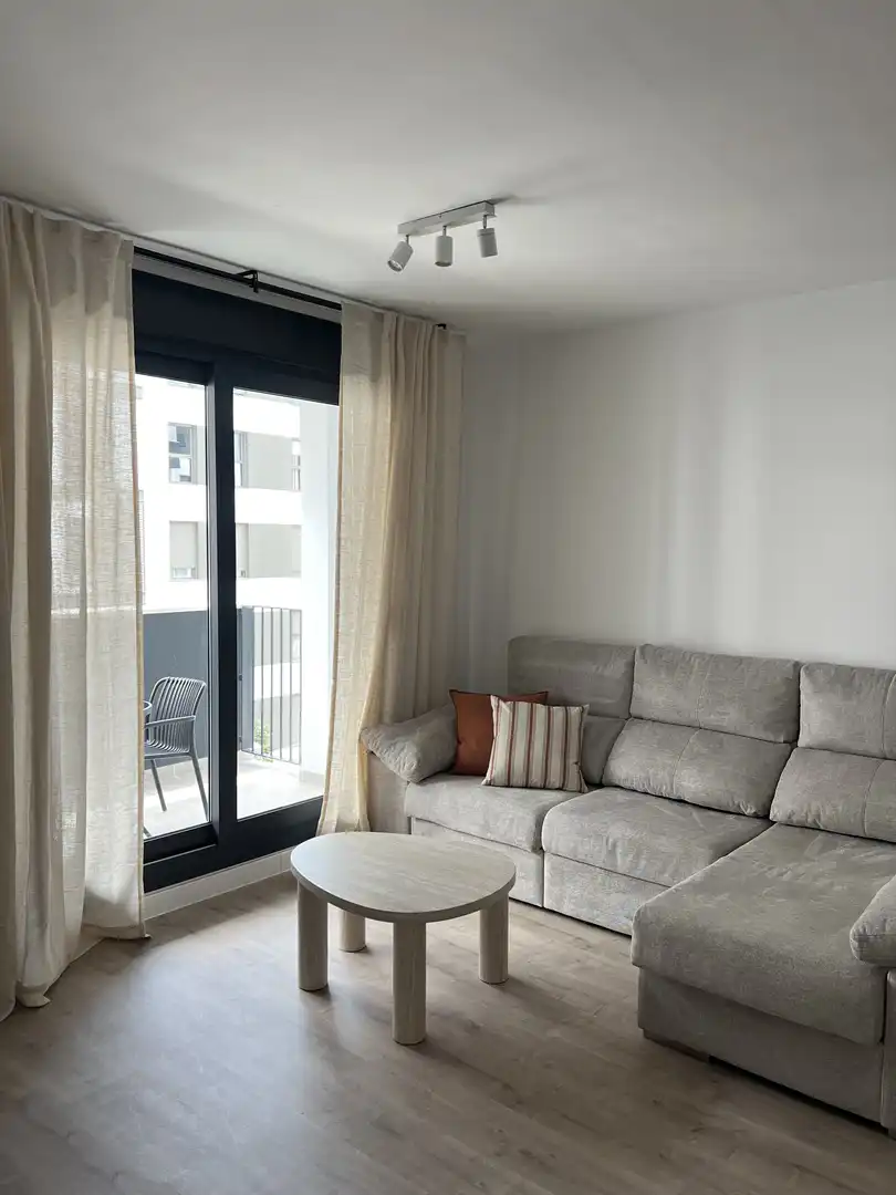Piso de alquiler en Calle Escrit Ang Lopez de Ayala, 13e, Poniente-Sur Sala de estar de Piso de alquiler en Córdoba Capital con Aire acondicionado, Terraza y Piscina