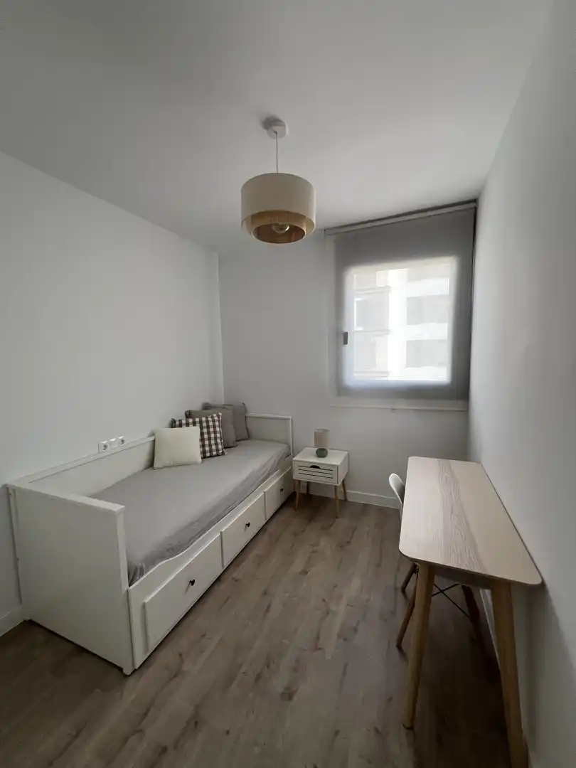 Piso de alquiler en Calle Escrit Ang Lopez de Ayala, 13e, Poniente-Sur Habitación de Piso de alquiler en Córdoba Capital con Aire acondicionado, Terraza y Piscina
