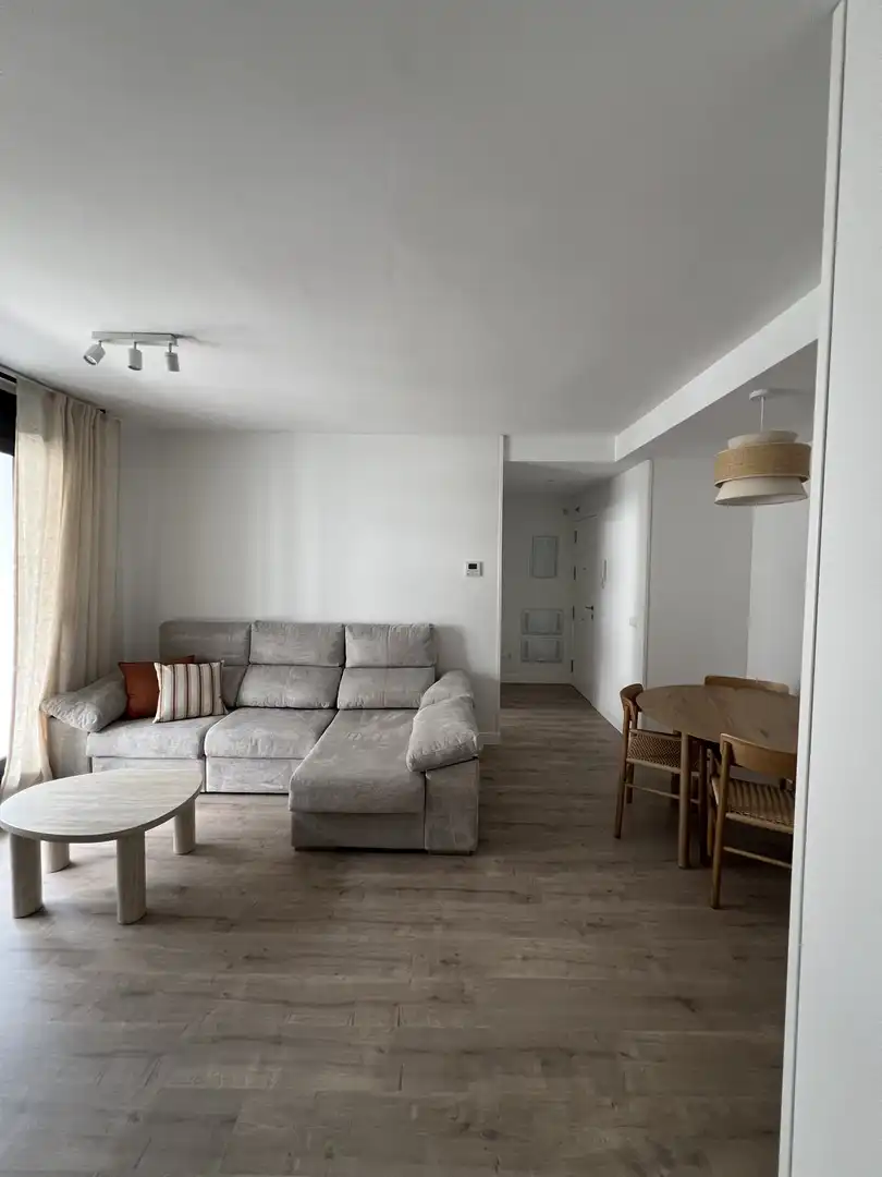 Piso de alquiler en Calle Escrit Ang Lopez de Ayala, 13e, Poniente-Sur Sala de estar de Piso de alquiler en Córdoba Capital con Aire acondicionado, Terraza y Piscina