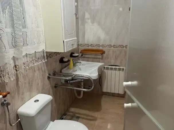 Houses for sale in Calle Tomás Díaz Vázquez, 23, Belmonte de Tajo Bathroom of Houses for sale in Belmonte de Tajo with Air Conditioner, Heating and Furnished