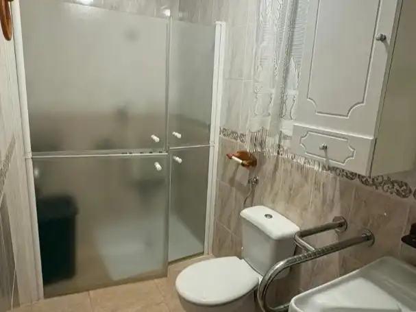Houses for sale in Calle Tomás Díaz Vázquez, 23, Belmonte de Tajo Bathroom of Houses for sale in Belmonte de Tajo with Air Conditioner, Heating and Furnished
