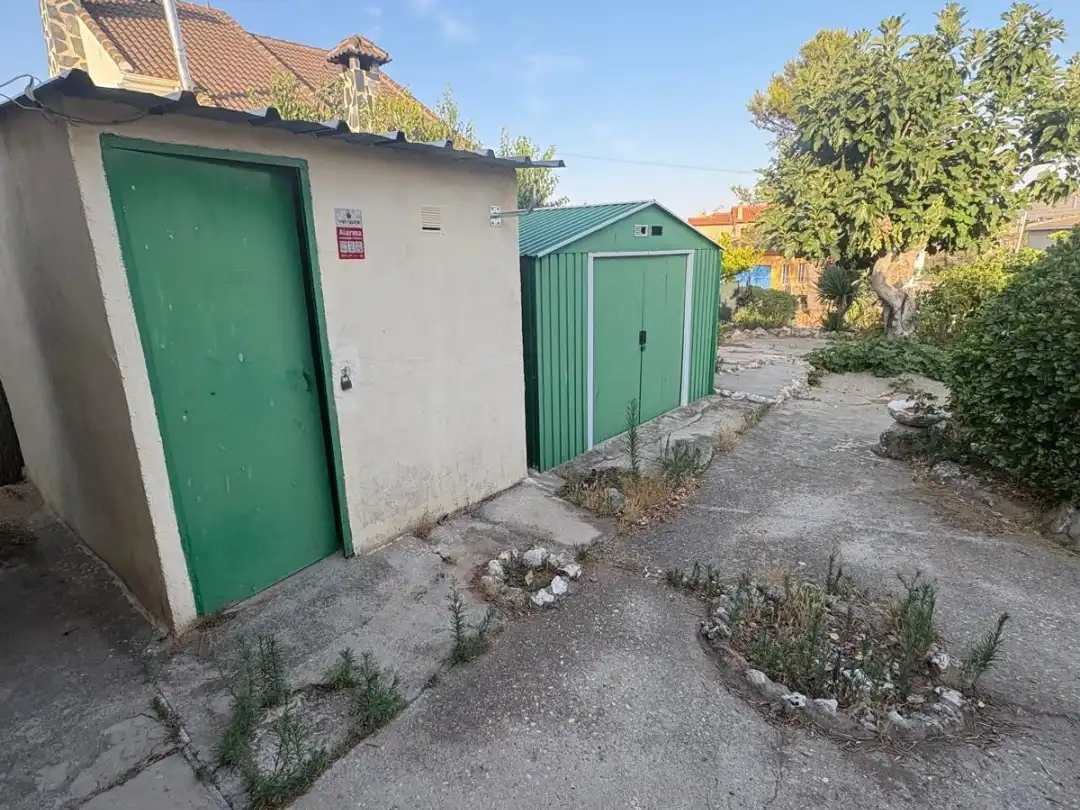 Houses for sale in Calle Tomás Díaz Vázquez, 23, Belmonte de Tajo Parking of Houses for sale in Belmonte de Tajo with Air Conditioner, Heating and Furnished