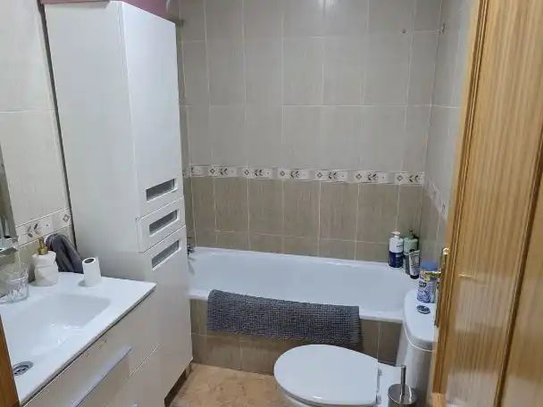 Baño de Piso de alquiler en Láchar con Aire acondicionado, Calefacción y Terraza