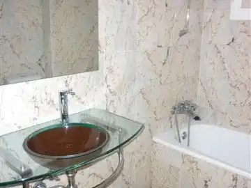 Apartments for rent in Calle Siete de Mayo, 11, Ciudad Jardín - Zoco Bathroom of Apartments for rent in Córdoba Capital with Air Conditioner