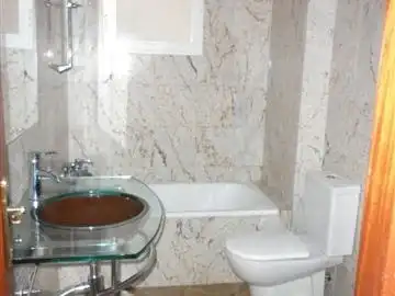 Apartments for rent in Calle Siete de Mayo, 11, Ciudad Jardín - Zoco Bathroom of Apartments for rent in Córdoba Capital with Air Conditioner