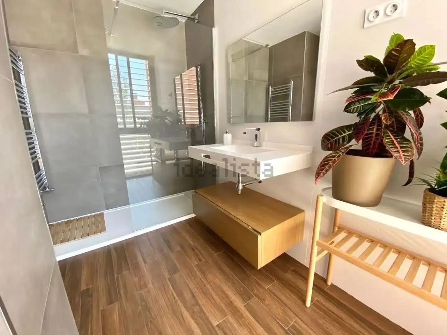 Wohnung zum Verkauf in Calle Tramontana, 28, Prado de Somoaguas Badezimmer von Wohnung zum Verkauf in Pozuelo de Alarcón mit Klimaanlage, Heizung und Parkett
