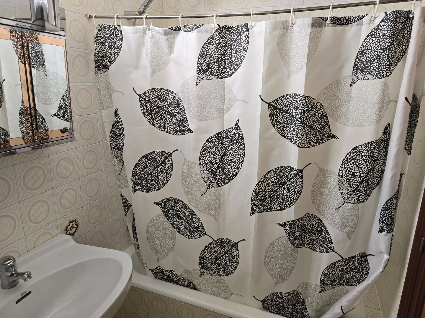 Flat for rent in Rúa Canceliña, 2, Agra del Orzán - Ventorrillo Bathroom of Flat for rent in A Coruña Capital with Storage room and Furnished