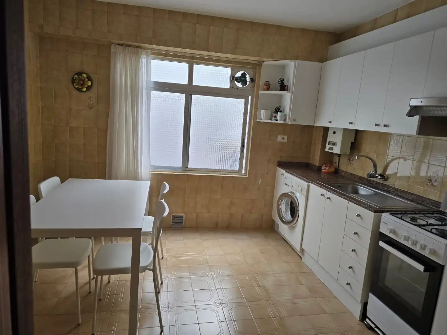 Flat for rent in Rúa Canceliña, 2, Agra del Orzán - Ventorrillo Kitchen of Flat for rent in A Coruña Capital with Storage room and Furnished