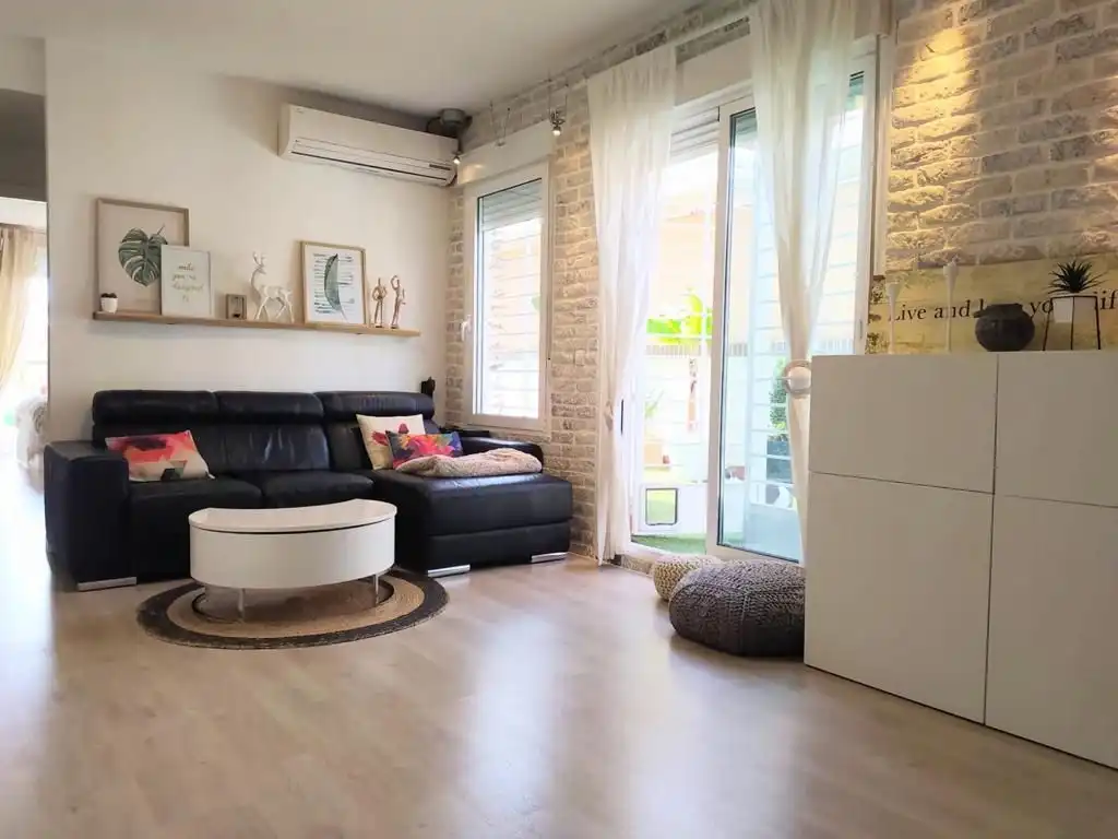Wohnzimmer von Dachboden zur Miete in San Vicente del Raspeig / Sant Vicent del Raspeig mit Klimaanlage, Privatgarten und Parkett