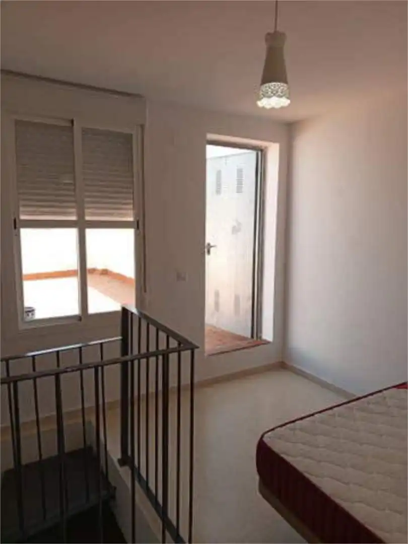 Estudio de alquiler en Sanlúcar la Mayor con Calefacción, Terraza y Amueblado