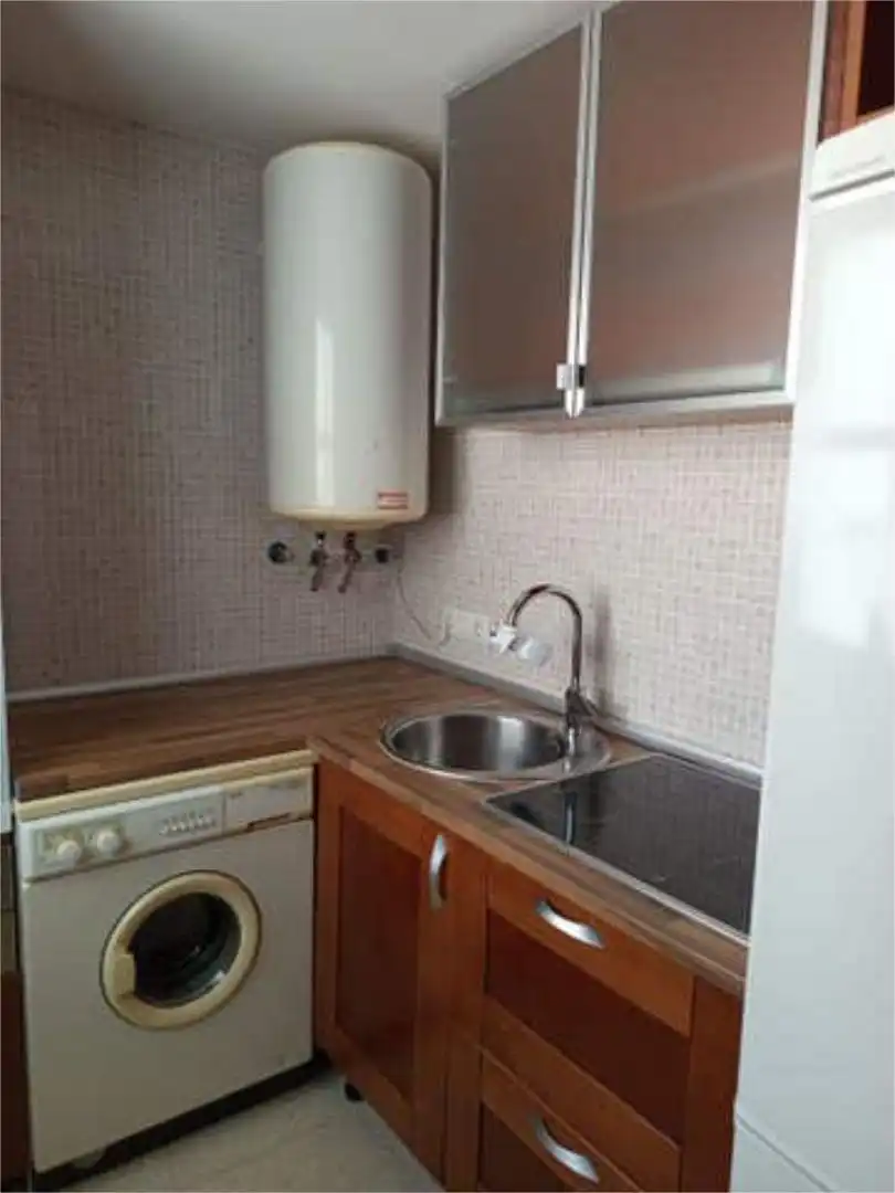 Cocina de Estudio de alquiler en Sanlúcar la Mayor con Calefacción, Terraza y Amueblado