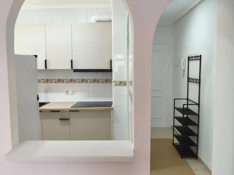 Piso en venta en Calle la Loma, 34, Antonio Machado Cocina de Piso en venta en Torrevieja con Aire acondicionado, Piscina y Balcón