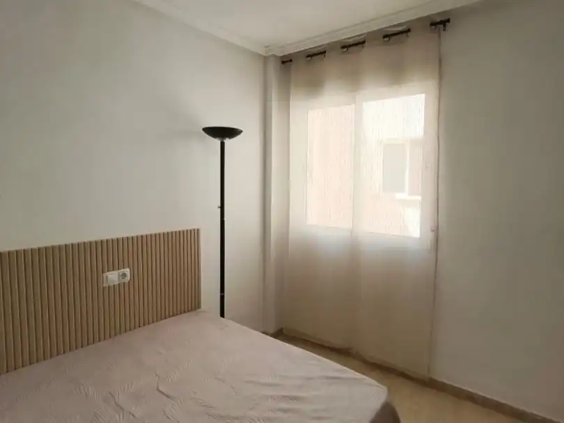 Piso en venta en Calle la Loma, 34, Antonio Machado Habitación de Piso en venta en Torrevieja con Aire acondicionado, Piscina y Balcón