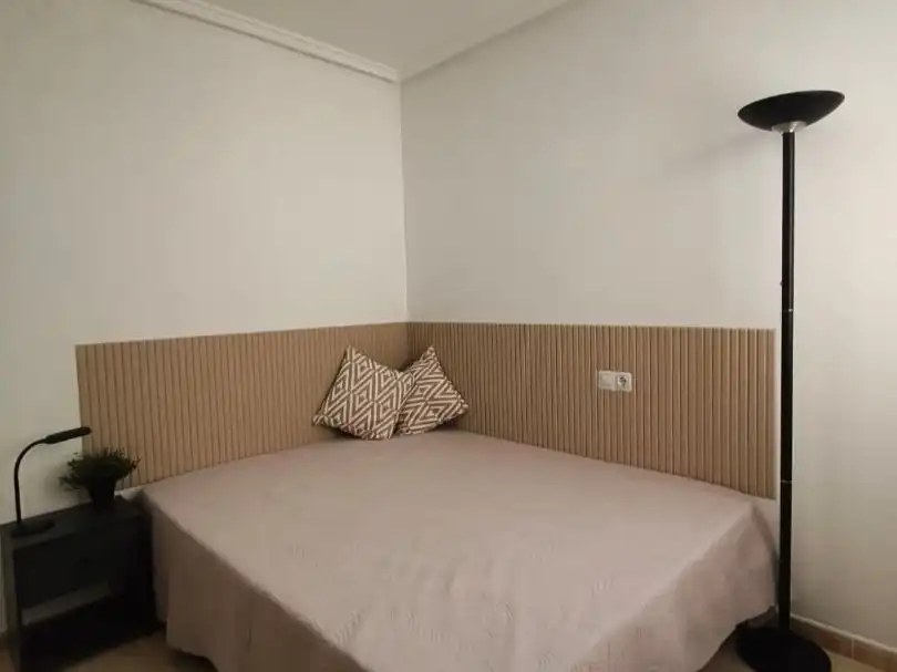 Piso en venta en Calle la Loma, 34, Antonio Machado Habitación de Piso en venta en Torrevieja con Aire acondicionado, Piscina y Balcón