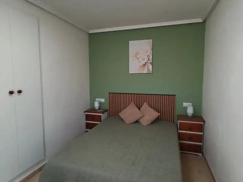 Piso en venta en Calle la Loma, 34, Antonio Machado Habitación de Piso en venta en Torrevieja con Aire acondicionado, Piscina y Balcón