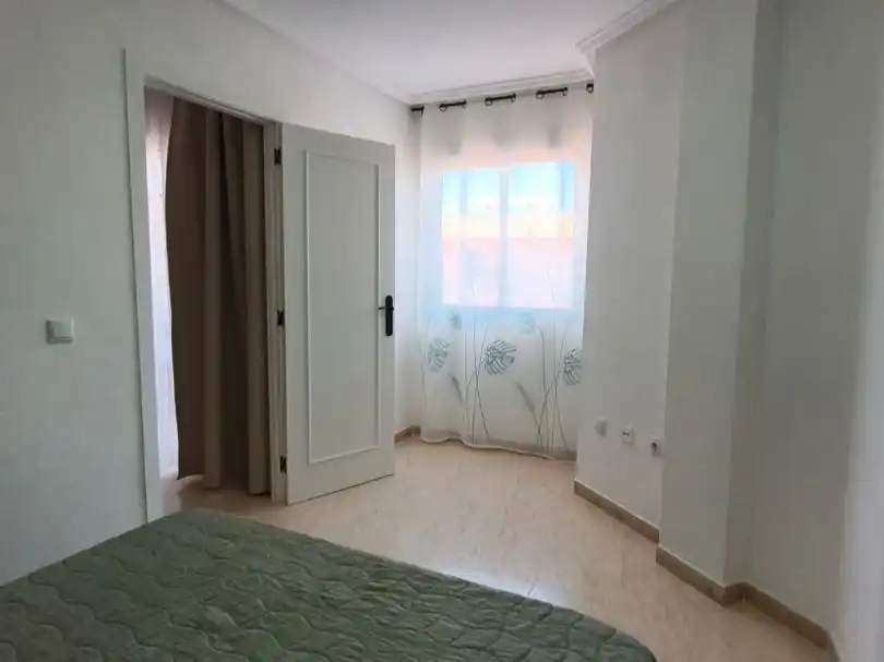 Piso en venta en Calle la Loma, 34, Antonio Machado Habitación de Piso en venta en Torrevieja con Aire acondicionado, Piscina y Balcón
