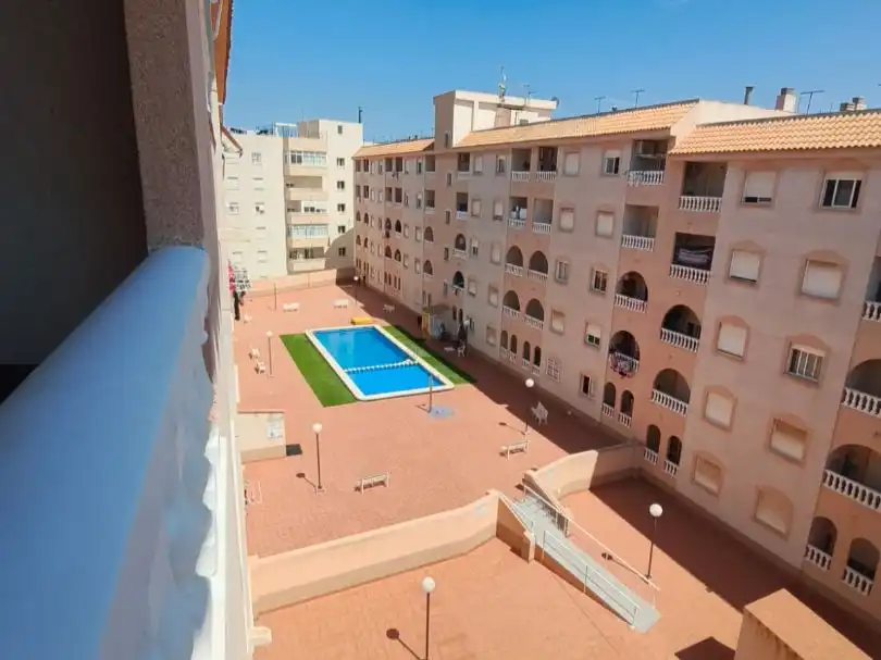 Piso en venta en Calle la Loma, 34, Antonio Machado Vista exterior de Piso en venta en Torrevieja con Aire acondicionado, Piscina y Balcón