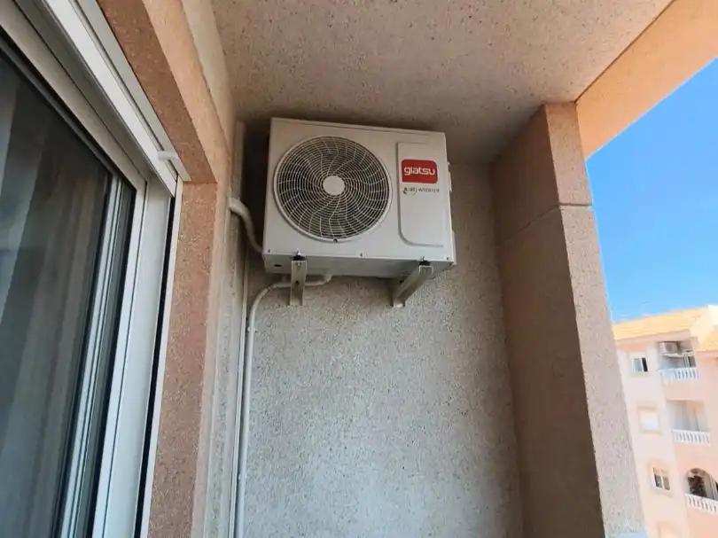 Piso en venta en Calle la Loma, 34, Antonio Machado Terraza de Piso en venta en Torrevieja con Aire acondicionado, Piscina y Balcón