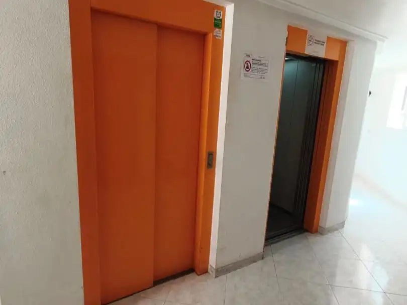 Piso en venta en Calle la Loma, 34, Antonio Machado Piso en venta en Torrevieja con Aire acondicionado, Piscina y Balcón