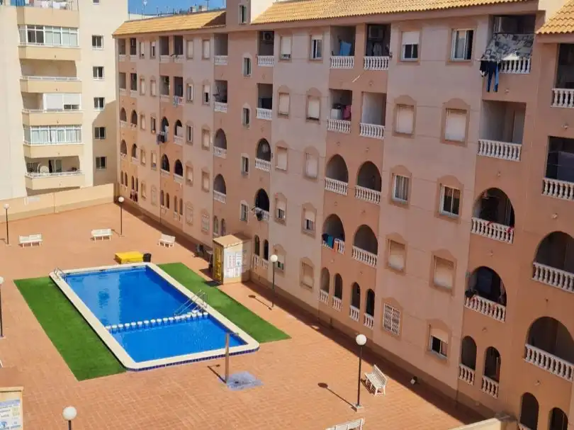 Piso en venta en Calle la Loma, 34, Antonio Machado Piscina de Piso en venta en Torrevieja con Aire acondicionado, Piscina y Balcón