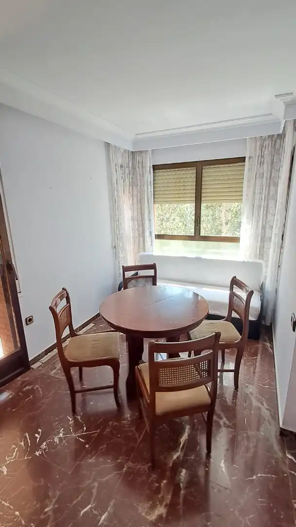 Piso de alquiler en Plaza Andalucía, 3, Santiago Comedor de Piso de alquiler en Huesca con Calefacción, Terraza y Amueblado