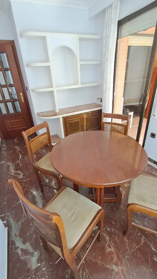Piso de alquiler en Plaza Andalucía, 3, Santiago Comedor de Piso de alquiler en Huesca con Calefacción, Terraza y Amueblado