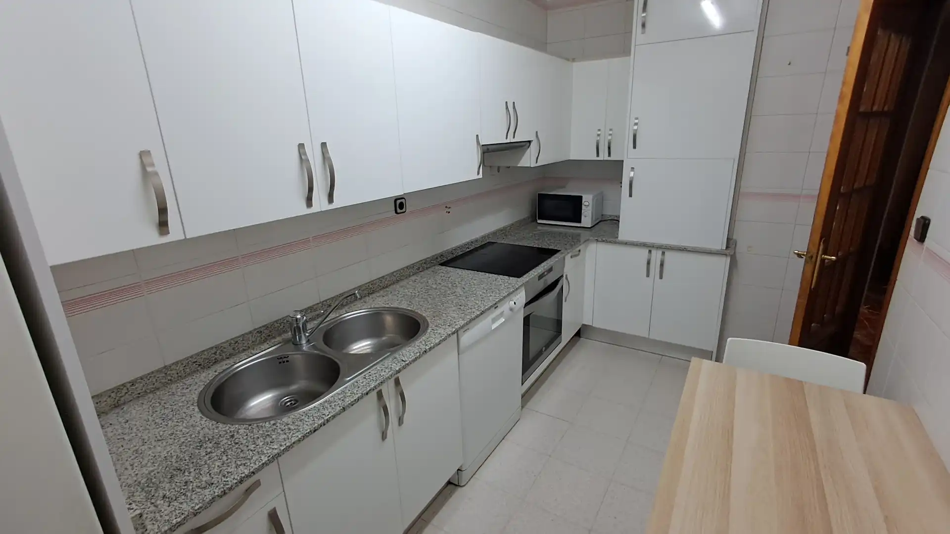 Piso de alquiler en Plaza Andalucía, 3, Santiago Cocina de Piso de alquiler en Huesca con Calefacción, Terraza y Amueblado
