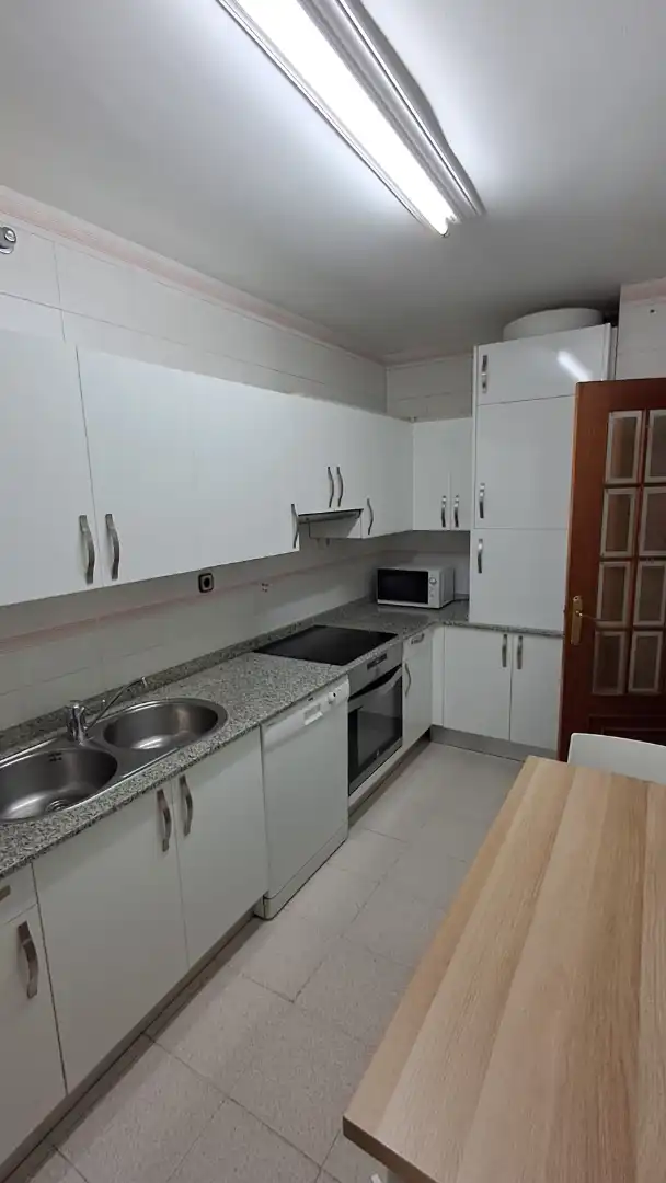 Piso de alquiler en Plaza Andalucía, 3, Santiago Cocina de Piso de alquiler en Huesca con Calefacción, Terraza y Amueblado