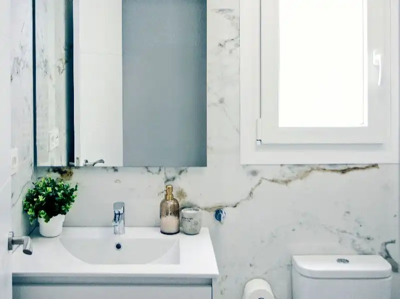 Baño de Apartamento de alquiler en Torrevieja con Aire acondicionado y Terraza