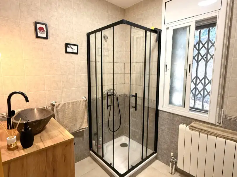 Baño de Casa o chalet para compartir en Cervelló con Calefacción, Jardín privado y Parquet