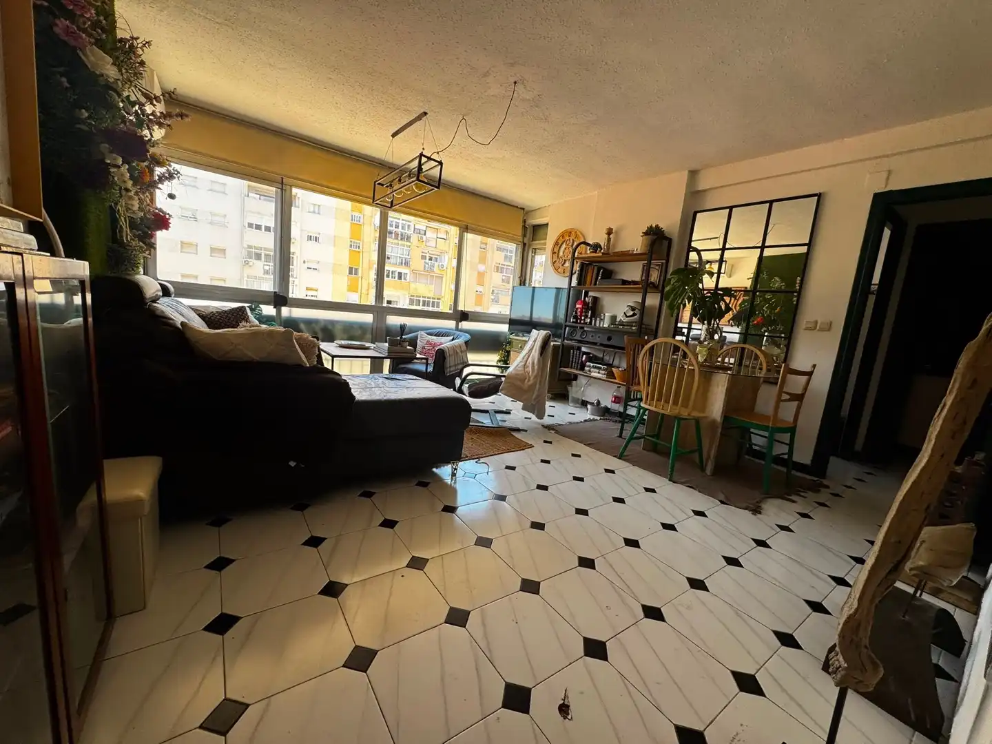 Zimmer in Calle Amadeo Vives, 4, Parque Ayala - Jardín de la Abadía - Huelín Wohnzimmer von Wohnung zur untervermieten in Málaga mit Klimaanlage, Heizung und Möbliert