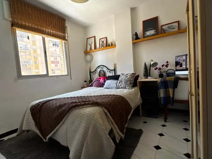 Zimmer in Calle Amadeo Vives, 4, Parque Ayala - Jardín de la Abadía - Huelín Schlafzimmer von Wohnung zur untervermieten in Málaga mit Klimaanlage, Heizung und Möbliert