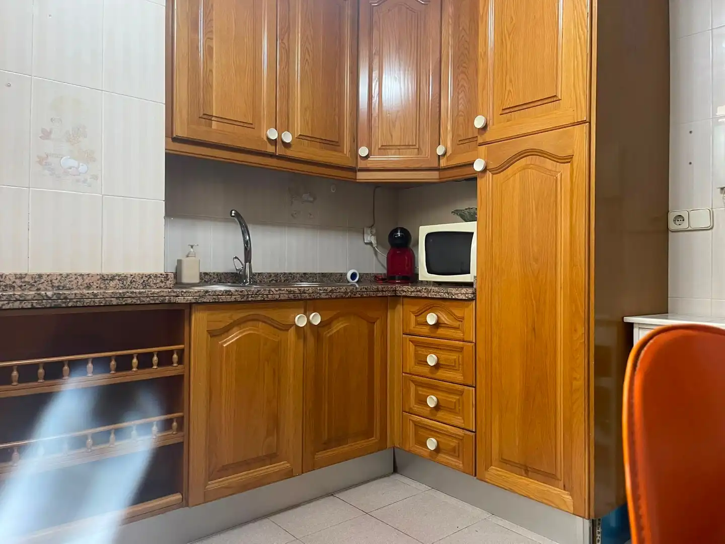 Zimmer in Calle Amadeo Vives, 4, Parque Ayala - Jardín de la Abadía - Huelín Küche von Wohnung zur untervermieten in Málaga mit Klimaanlage, Heizung und Möbliert
