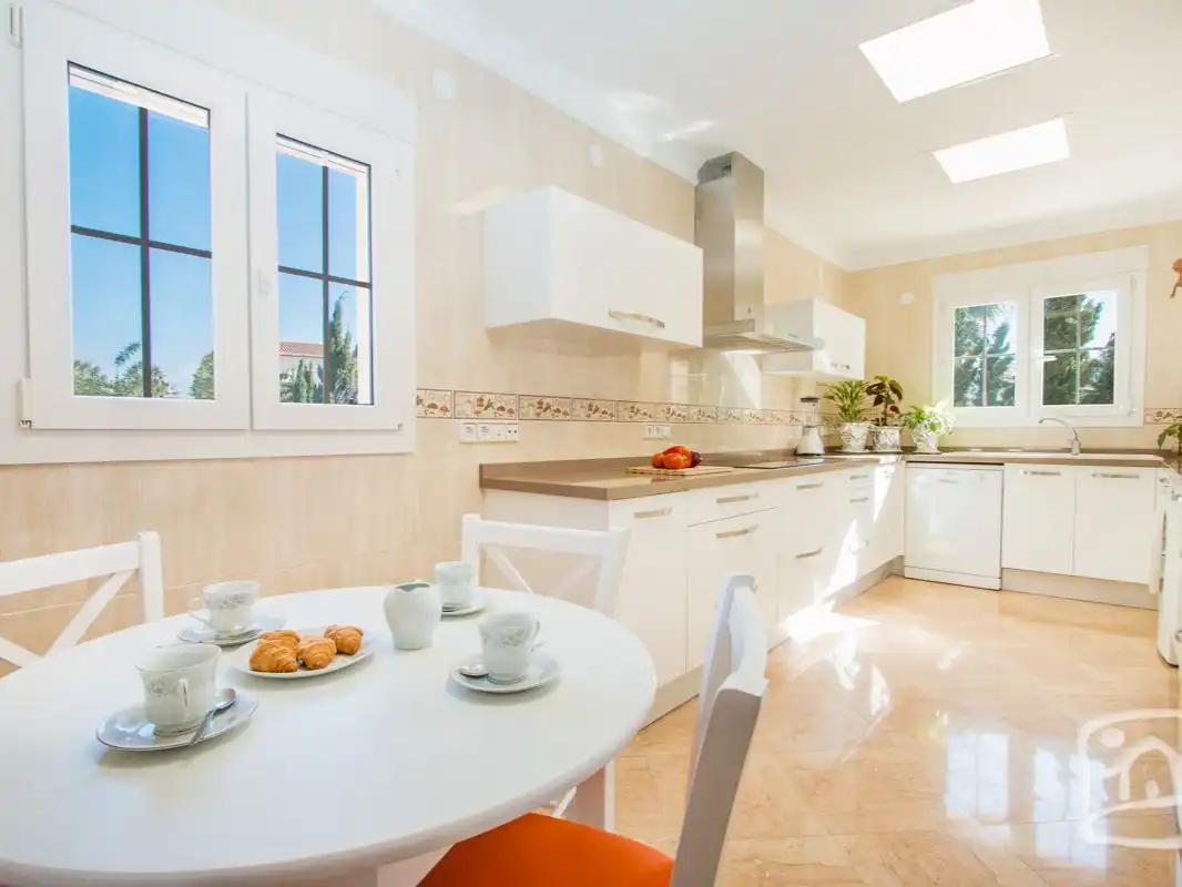 Casa o chalet de alquiler en Urbanización Gran Sol, Carrió - La Merced - Los Pinos Cocina de Casa o chalet de alquiler en Calpe / Calp con Aire acondicionado, Calefacción y Jardín privado