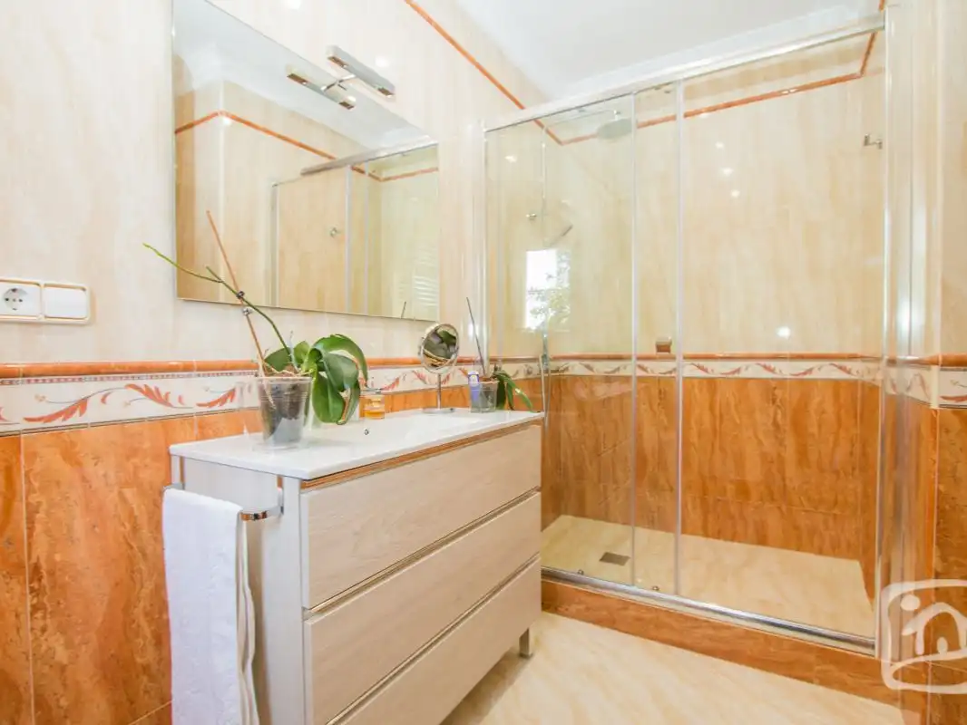 Casa o chalet de alquiler en Urbanización Gran Sol, Carrió - La Merced - Los Pinos Baño de Casa o chalet de alquiler en Calpe / Calp con Aire acondicionado, Calefacción y Jardín privado