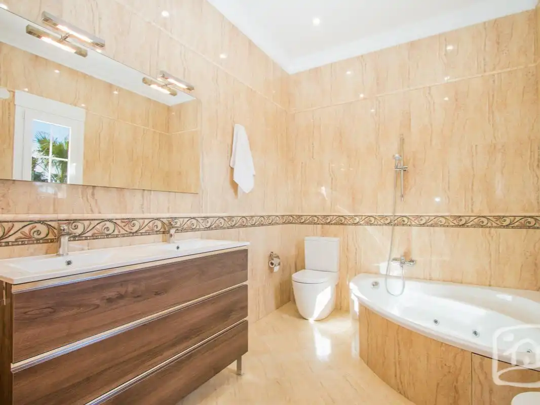 Casa o chalet de alquiler en Urbanización Gran Sol, Carrió - La Merced - Los Pinos Baño de Casa o chalet de alquiler en Calpe / Calp con Aire acondicionado, Calefacción y Jardín privado