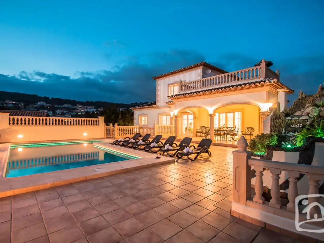 Casa o chalet de alquiler en Urbanización Gran Sol, Carrió - La Merced - Los Pinos Terraza de Casa o chalet de alquiler en Calpe / Calp con Aire acondicionado, Calefacción y Jardín privado