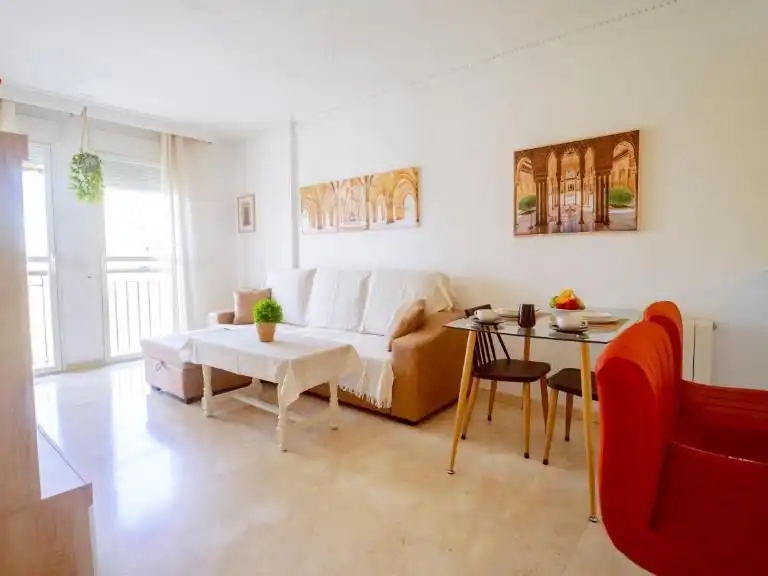 Apartamento de alquiler en Arabial, 125, Rosaleda - Juventud Sala de estar de Apartamento de alquiler en Granada con Aire acondicionado, Calefacción y Amueblado